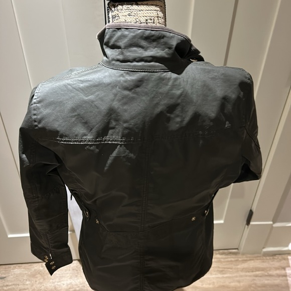 J Crew iconic waxed green coat- 4 pockets, gold hardware. (M), in great shape ! - Picture 8 of 10